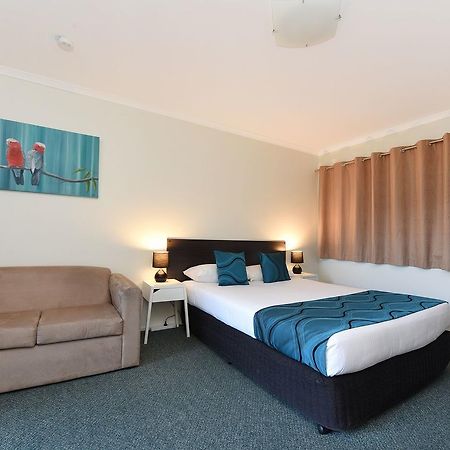 Motel In נמבור מראה חיצוני תמונה