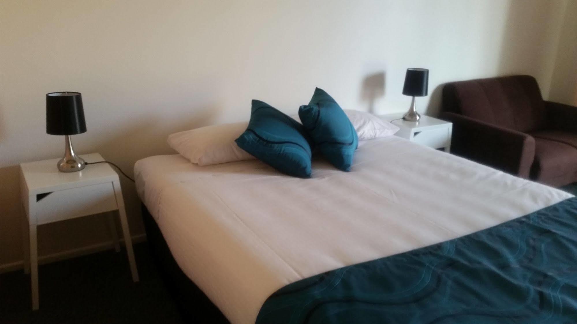 Motel In נמבור מראה חיצוני תמונה